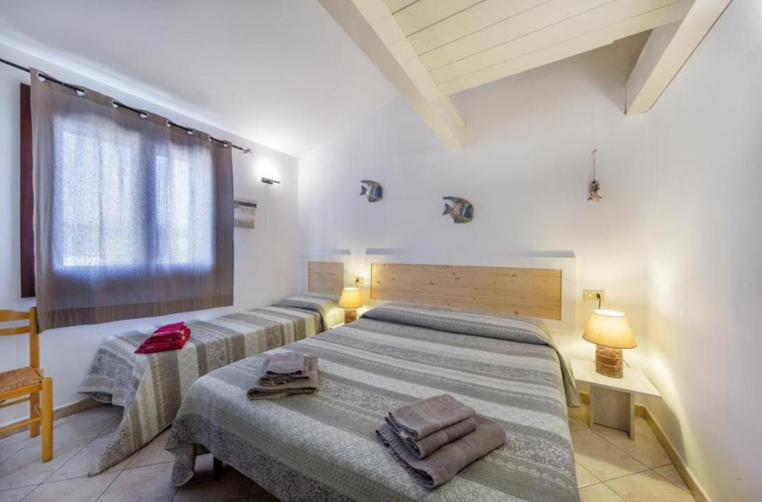 B&B Rotta Per Tavolara Порто-Сан-Паоло Екстер'єр фото